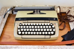 Miishka Handbags Studio - Typewriter